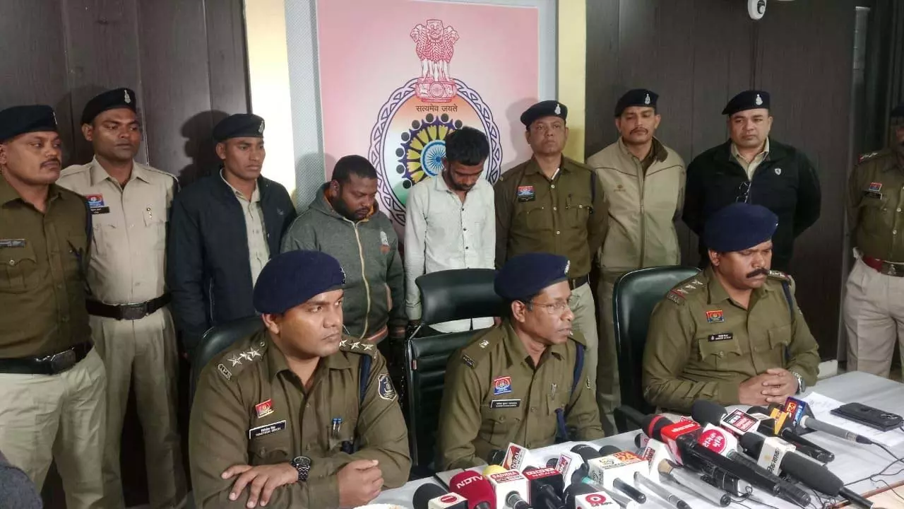 शराब विवाद में ट्रक चालक की हत्या, आरोपियों ने शव को था जलाया शराब विवाद में ट्रक चालक की हत्या, आरोपियों ने शव को था जलाया