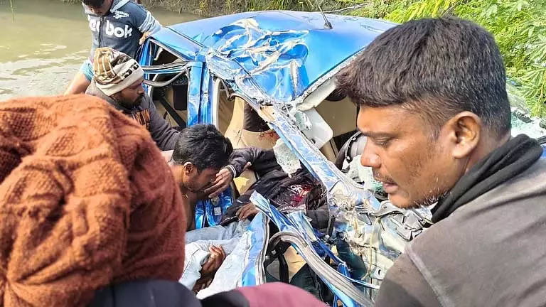 Bhola Ghosh के बेटे ने शाहजहां के साथ दो और नामों का ज़िक्र किया, पुलिस ने जवाब दिया Bhola Ghosh के बेटे ने शाहजहां के साथ दो और नामों का ज़िक्र किया, पुलिस ने जवाब दिया
