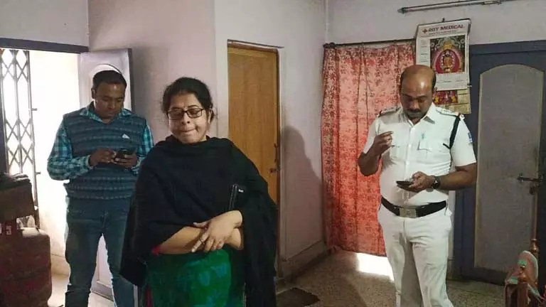 Chunchura के एक घर में एक बुजुर्ग व्यक्ति मृत पाया गया Chunchura के एक घर में एक बुजुर्ग व्यक्ति मृत पाया गया