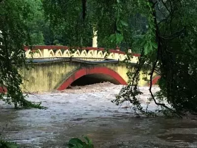 मीठी नदी से जुड़े घोटाले में दो ठेकेदार गिरफ्तार मीठी नदी से जुड़े घोटाले में दो ठेकेदार गिरफ्तार