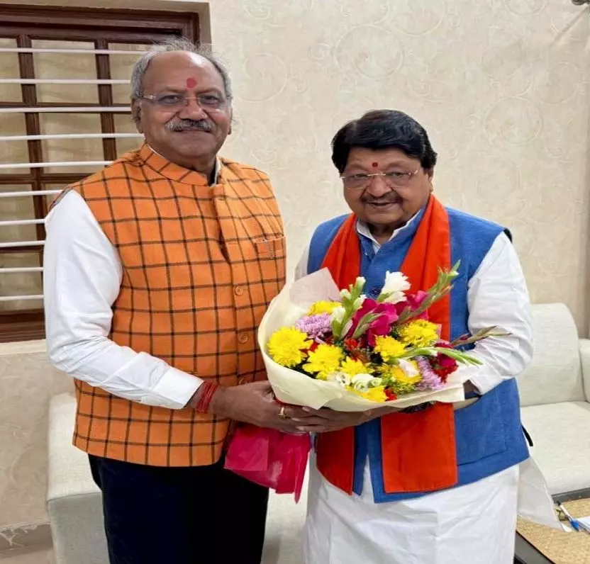 लोकसभा सांसद बृजमोहन अग्रवाल ने मंत्री कैलाश विजयवर्गीय से की सौजन्य भेंट लोकसभा सांसद बृजमोहन अग्रवाल ने मंत्री कैलाश विजयवर्गीय से की सौजन्य भेंट