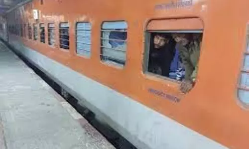 UP: कानपुर-बांद्रा स्पेशल ट्रेन में मारपीट,  यात्री घायल