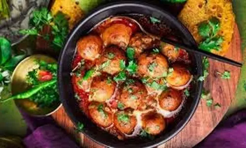 Kashmiri Dum Aloo : कश्मीरी फ्लेवर और रिच ग्रेवी में डूबे दम आलू