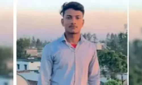 सुरक्षा गार्ड को लगी गोली हुई मौत, नाबालिग लड़के के हाथ में थी बंदूक सुरक्षा गार्ड को लगी गोली हुई मौत, नाबालिग लड़के के हाथ में थी बंदूक
