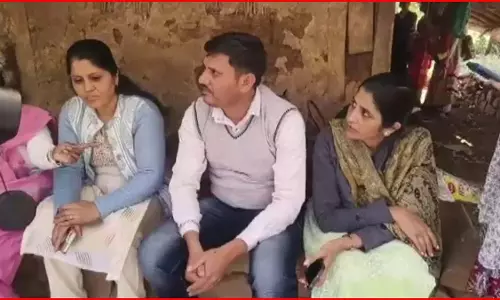 महिला पर बच्चे बेचने का आरोप, प्रशासन सख्त, शुरू हुई जांच