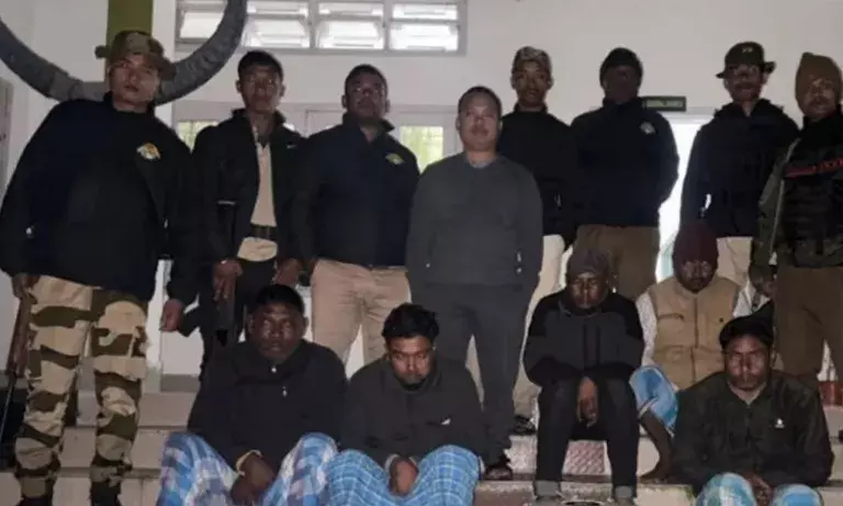 Assam: काजीरंगा नेशनल पार्क में जंगली पक्षियों का शिकार, पाँच आरोपी गिरफ्तार Assam: काजीरंगा नेशनल पार्क में जंगली पक्षियों का शिकार, पाँच आरोपी गिरफ्तार