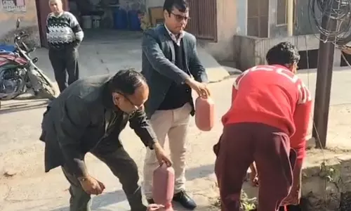 Baghpat: सुरक्षा विभाग ने नकली सॉस और मेयोनीज की फैक्ट्री सील की Baghpat: सुरक्षा विभाग ने नकली सॉस और मेयोनीज की फैक्ट्री सील की