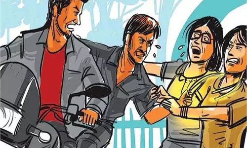 Jalandhar: पैदल जा रही महिला की बालियां लूट ले गए लुटेरे Jalandhar: पैदल जा रही महिला की बालियां लूट ले गए लुटेरे