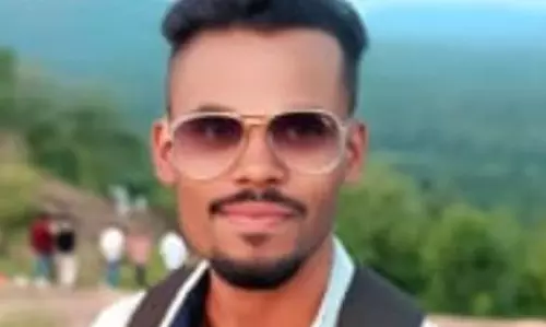 Sorry लिखा व्हाट्सएप स्टेटस में और फंदे पर झूला युवक