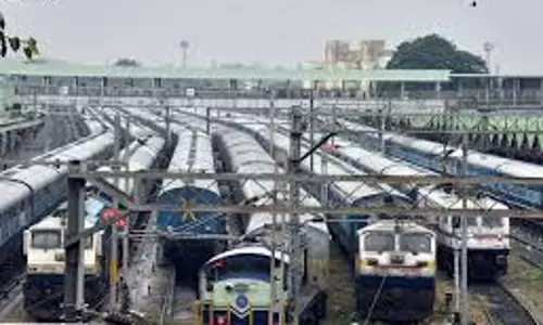 Kharagpur: ट्रेन आवागमन प्रभावित, खड़गपुर डिवीजन में मुश्किलें Kharagpur: ट्रेन आवागमन प्रभावित, खड़गपुर डिवीजन में मुश्किलें