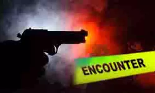 Rohtak Encounter: पुलिस व बदमाश के बीच हुई मुठभेड़, कुख्यात अपराधी घायल Rohtak Encounter: पुलिस व बदमाश के बीच हुई मुठभेड़, कुख्यात अपराधी घायल