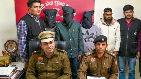 Sector 57 में करेंसी ट्रेडिंग फर्म से ₹23 लाख लूटने के आरोप में चार लोग गिरफ्तार Sector 57 में करेंसी ट्रेडिंग फर्म से ₹23 लाख लूटने के आरोप में चार लोग गिरफ्तार