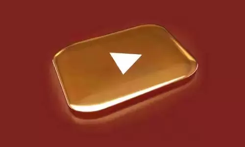 Golden Play Button Earning: जानें गोल्डन प्ले बटन मिलने के बाद कितनी कमाई करता है यूट्यूबर Golden Play Button Earning: जानें गोल्डन प्ले बटन मिलने के बाद कितनी कमाई करता है यूट्यूबर