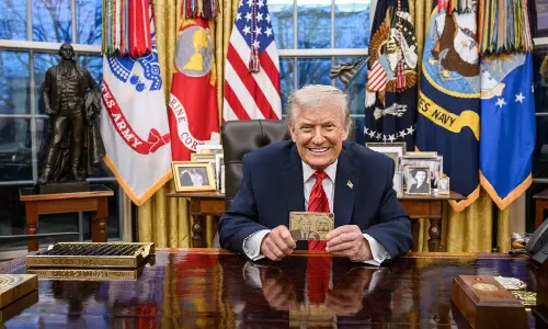 Trump ने अमेरिका में टॉप विदेशी टैलेंट को बनाए रखने के लिए गोल्ड कार्ड लॉन्च किया Trump ने अमेरिका में टॉप विदेशी टैलेंट को बनाए रखने के लिए गोल्ड कार्ड लॉन्च किया