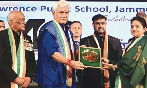 LG Sinha: स्कूलों को भविष्य की चुनौतियों के लिए अनोखे व्यक्ति तैयार करने की ज़रूरत