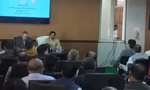नए विधानसभा भवन में अध्यक्ष डॉ रमन सिंह ने की प्रेस कांफ्रेंस