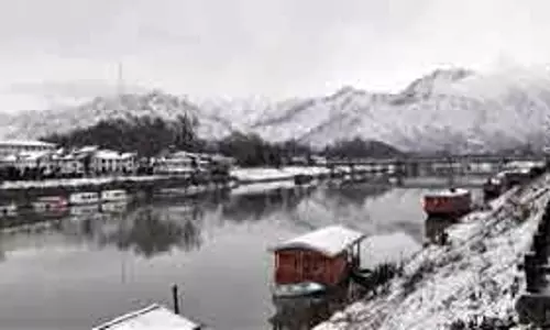 Kashmir में ज़्यादातर जगहों पर तापमान गिरा। Kashmir में ज़्यादातर जगहों पर तापमान गिरा।