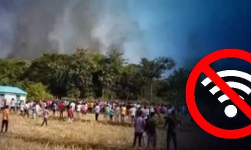 तनाव के बीच Malkangiri में इंटरनेट बैन 12 घंटे के लिए और बढ़ा दिया गया है तनाव के बीच Malkangiri में इंटरनेट बैन 12 घंटे के लिए और बढ़ा दिया गया है