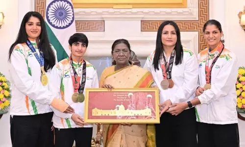 Bhiwani: राष्ट्रपति मुर्मू ने हरियाणा की महिला मुक्केबाजों का किया सम्मान Bhiwani: राष्ट्रपति मुर्मू ने हरियाणा की महिला मुक्केबाजों का किया सम्मान