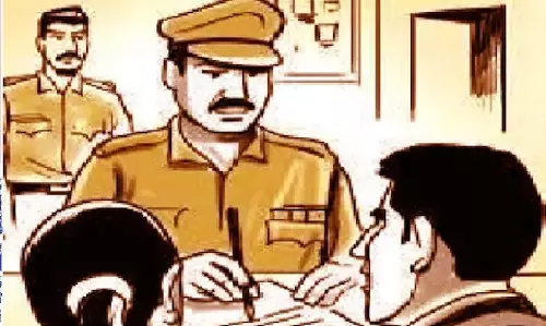 Bhiwani: कब्जा हटाने को एसएचओ की अनोखी पहल, दुकानदारों को दी नरम अपील Bhiwani: कब्जा हटाने को एसएचओ की अनोखी पहल, दुकानदारों को दी नरम अपील
