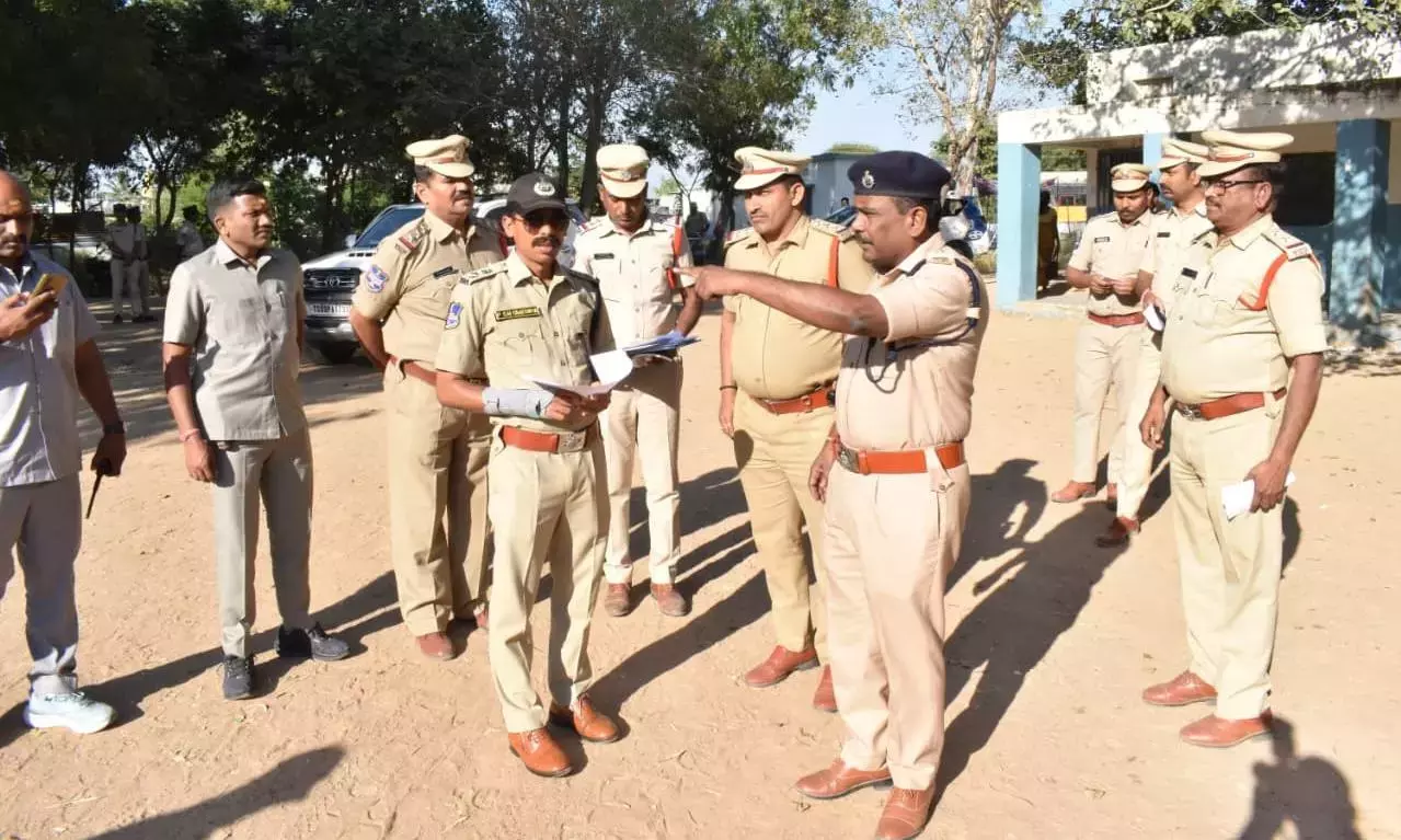 Telangana : आज पहले चरण के ग्राम पंचायत चुनावों के लिए कड़ी सुरक्षा व्यवस्था Telangana : आज पहले चरण के ग्राम पंचायत चुनावों के लिए कड़ी सुरक्षा व्यवस्था