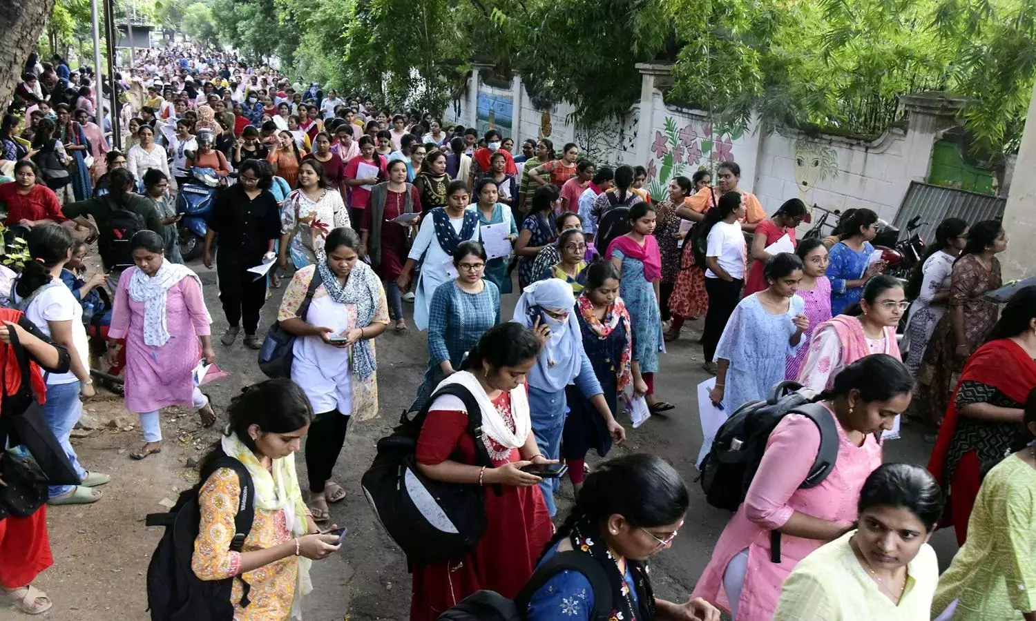 Telangana के कॉलेजों में ज़्यादा एडमिशन और कम सरकारी खर्च Telangana के कॉलेजों में ज़्यादा एडमिशन और कम सरकारी खर्च