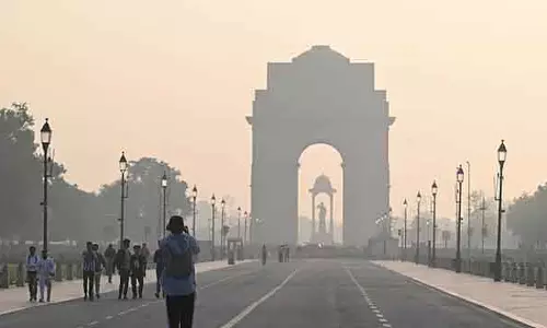 Delhi-NCR की हवा में थोड़ा सुधार, लेकिन स्मॉग की परत बनी रही Delhi-NCR की हवा में थोड़ा सुधार, लेकिन स्मॉग की परत बनी रही