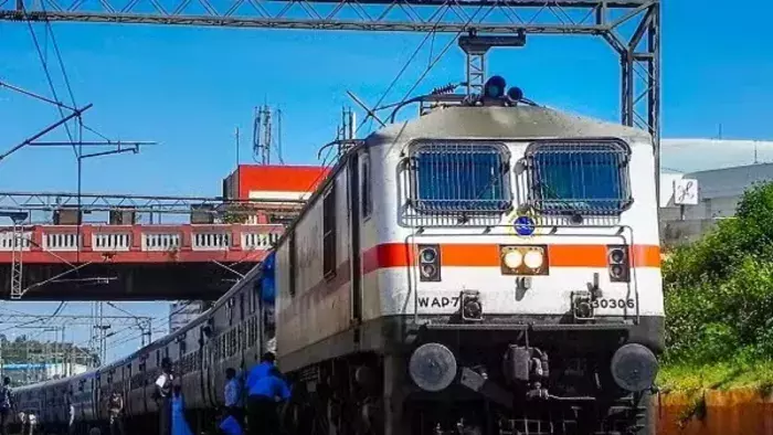 Mumbai: अजमेर और बांद्रा के बीच सुपरफास्ट ट्रेन का आगाज Mumbai: अजमेर और बांद्रा के बीच सुपरफास्ट ट्रेन का आगाज