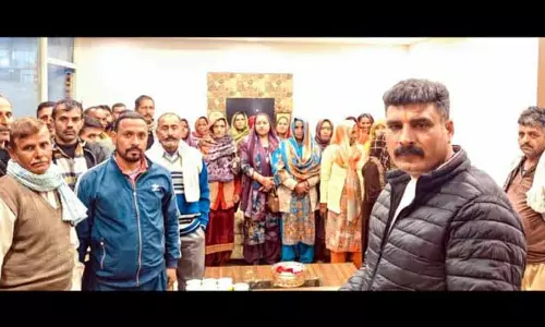 विभिन्न प्रतिनिधिमंडलों ने Pawan Khajuria से मुलाकात की, आम समस्याओं पर प्रकाश डाला विभिन्न प्रतिनिधिमंडलों ने Pawan Khajuria से मुलाकात की, आम समस्याओं पर प्रकाश डाला