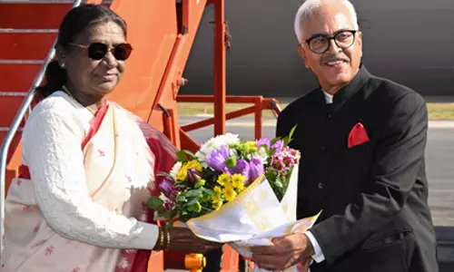 राष्ट्रपति Murmu पहली बार मणिपुर पहुंचीं, कई परियोजनाओं का उद्घाटन करेंगी राष्ट्रपति Murmu पहली बार मणिपुर पहुंचीं, कई परियोजनाओं का उद्घाटन करेंगी