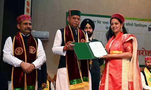 Himachal के राज्यपाल ने मेधावी छात्रों को गोल्ड मेडल दिए
