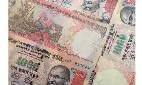 500 और 1000 रुपये के बंद हो चुके नोटों से भरे बैग जब्त किए गए 500 और 1000 रुपये के बंद हो चुके नोटों से भरे बैग जब्त किए गए