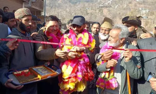MLA ने सुरनकोट में सड़क निर्माण कार्य शुरू किया MLA ने सुरनकोट में सड़क निर्माण कार्य शुरू किया