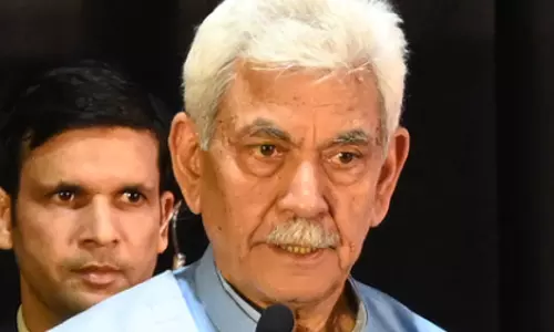L-G ने आतंकी हमले के शिकारों के परिजनों को रोजगार के अवसर दिए L-G ने आतंकी हमले के शिकारों के परिजनों को रोजगार के अवसर दिए