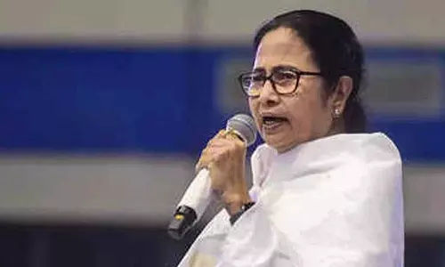 ममता बनर्जी ने बंगाल की महिलाओं से रसोई के औजारों से SIR के खिलाफ लड़ने को कहा ममता बनर्जी ने बंगाल की महिलाओं से रसोई के औजारों से SIR के खिलाफ लड़ने को कहा