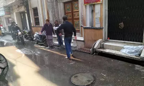 Amritsar: स्थानीय लोग सिरकी बंदा बाज़ार के जाम सीवरेज से परेशान हैं