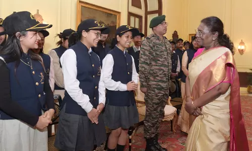 Udhampur के छात्रों ने राष्ट्रपति भवन में राष्ट्रपति मुर्मू से मुलाकात की