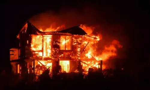 Srinagar में आग लगने के मामले कम हुए, लेकिन F&S ने सावधानी बरतने की अपील की Srinagar में आग लगने के मामले कम हुए, लेकिन F&S ने सावधानी बरतने की अपील की