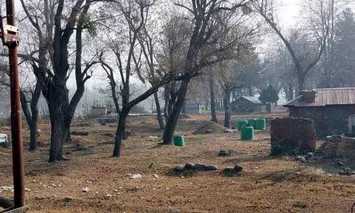 Ganderbal में ऐतिहासिक पार्क खंडहर में तब्दील Ganderbal में ऐतिहासिक पार्क खंडहर में तब्दील