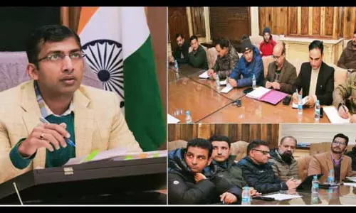 डिव कमिश्नर ने Zojila Pass पर वाहनों की आवाजाही के लिए तैयारियों का जायजा लिया डिव कमिश्नर ने Zojila Pass पर वाहनों की आवाजाही के लिए तैयारियों का जायजा लिया