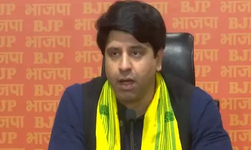 Shehzad Poonawalla ने संसद में ई-सिगरेट सांसद पर किया हमला