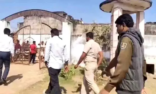 Ganjam: छात्राओं से दुर्व्यवहार के आरोप में शिक्षक की पिटाई