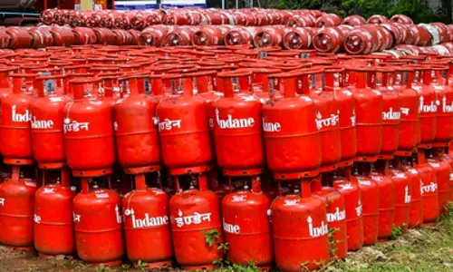 भारत में LPG की कीमत पाकिस्तान, श्रीलंका और नेपाल से काफी कम है: हरदीप पुरी भारत में LPG की कीमत पाकिस्तान, श्रीलंका और नेपाल से काफी कम है: हरदीप पुरी