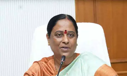 नामपल्ली कोर्ट ने मंत्री Konda Surekha के खिलाफ गैर जमानती वारंट जारी किया नामपल्ली कोर्ट ने मंत्री Konda Surekha के खिलाफ गैर जमानती वारंट जारी किया