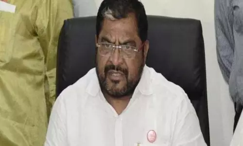 Raju Shetty ने चीनी मिलों से ब्याज सहित 2,000 करोड़ रुपये के पेमेंट की मांग की Raju Shetty ने चीनी मिलों से ब्याज सहित 2,000 करोड़ रुपये के पेमेंट की मांग की