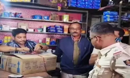 Bhadrak के मेडिकल स्टोर में शराब का जखीरा मिला,जांच जारी