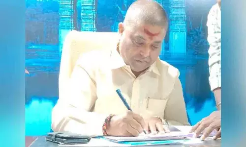 दुविधा की जाँच करें.. वेंकटगिरिराज गौड़ ने DEO के रूप में कार्यभार संभाला