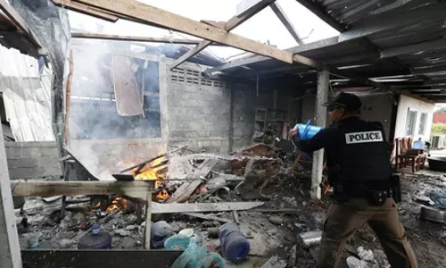 कंबोडिया और थाईलैंड के बीच दोनों तरफ से हमला जारी, अब तक कई आम नागरिकों और सैनिकों की मौत