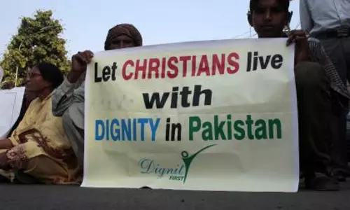Pakistan का अल्पसंख्यक अधिकार विधेयक प्रतीकात्मक, हिंसा के बीच Pakistan का अल्पसंख्यक अधिकार विधेयक प्रतीकात्मक, हिंसा के बीच