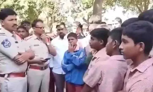 मेडचल में सुविधाओं की कमी पर BC गुरुकुल के छात्र पुलिस स्टेशन मार्च पर मेडचल में सुविधाओं की कमी पर BC गुरुकुल के छात्र पुलिस स्टेशन मार्च पर